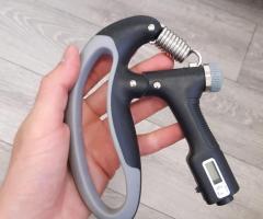 Кистевой эспандер с циферблатом